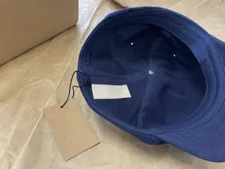 Private label custom cap with woven label and hangtag